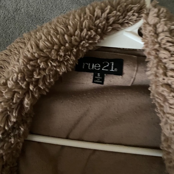 Fuzzy jacket - Picture 2 of 2